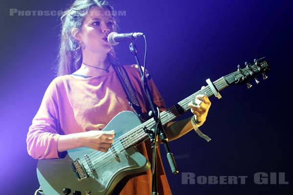 HINDS - 2015-10-31 - PARIS - Grande Halle de La Villette - 